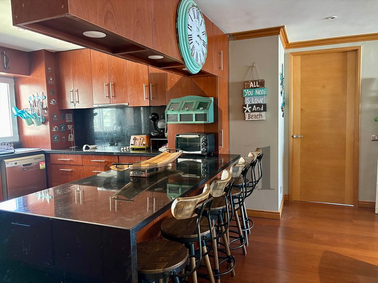 Maraviloosa vista al mar dos estacionamientos