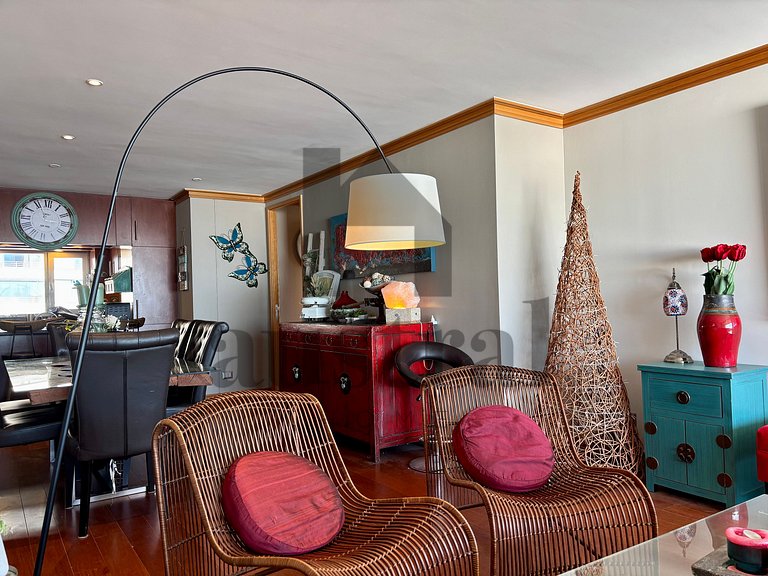 Vista para o oceano, duas vagas de estacionamento