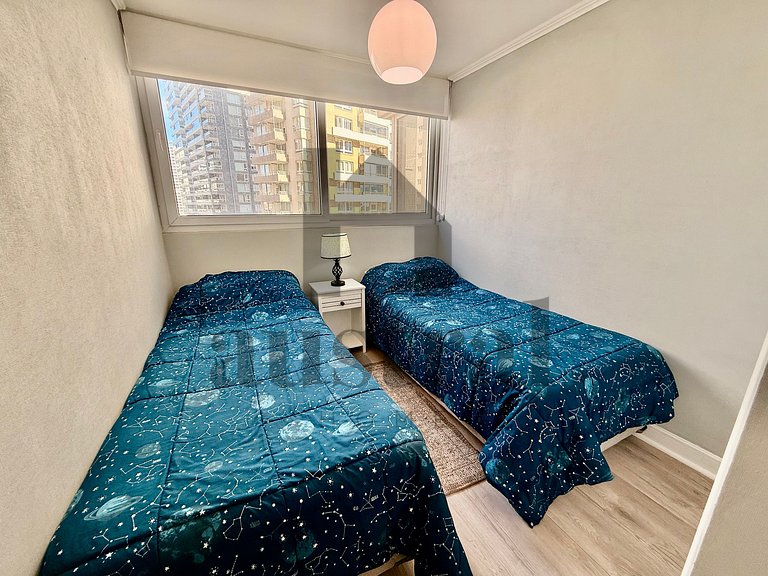 Espaçoso, com vista para o mar e piscina aquecida.