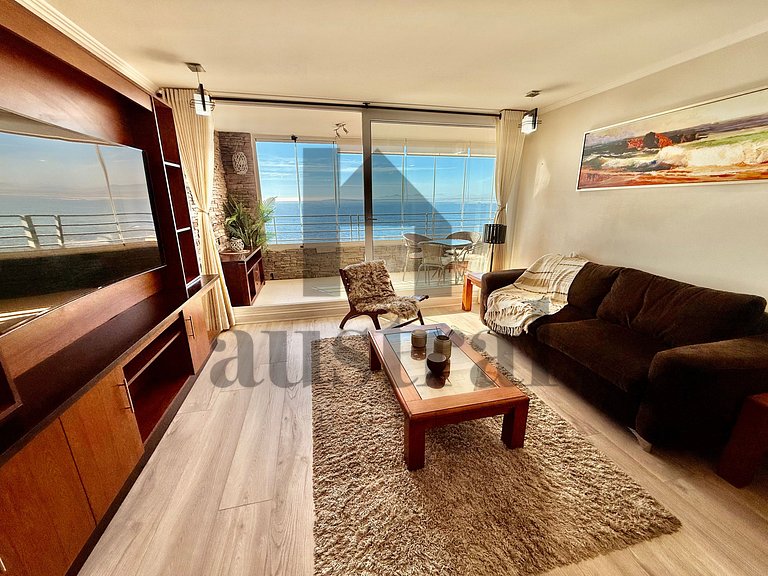Amplio con vista al mar y piscina climatizada