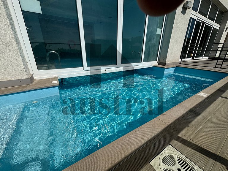 Amplio con vista al mar y piscina climatizada