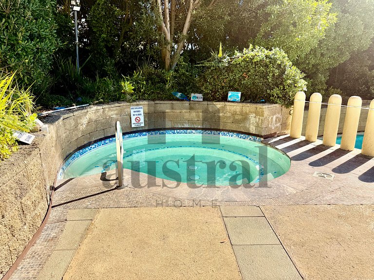 Wonderful with heated pool and outdoor jacuzzi