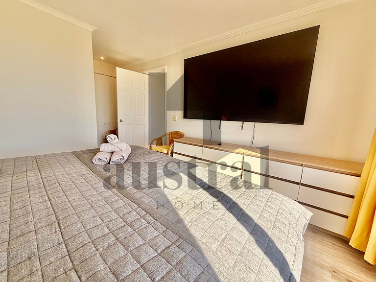 Wonderful with heated pool and outdoor jacuzzi