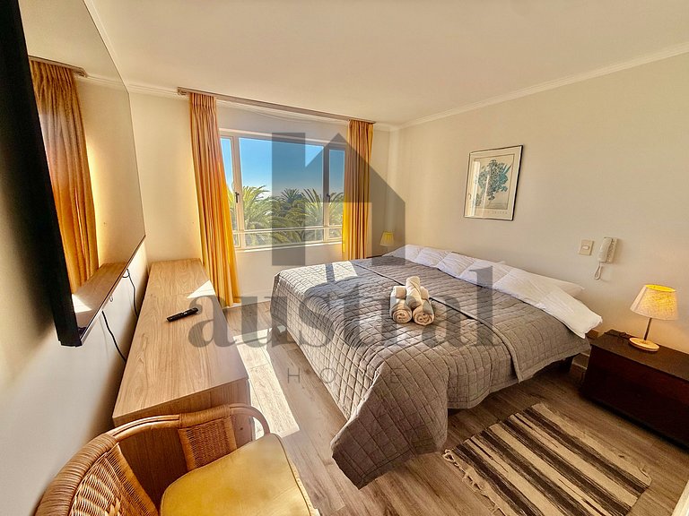 Wonderful with heated pool and outdoor jacuzzi