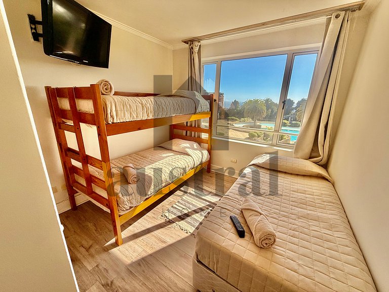 Wonderful with heated pool and outdoor jacuzzi