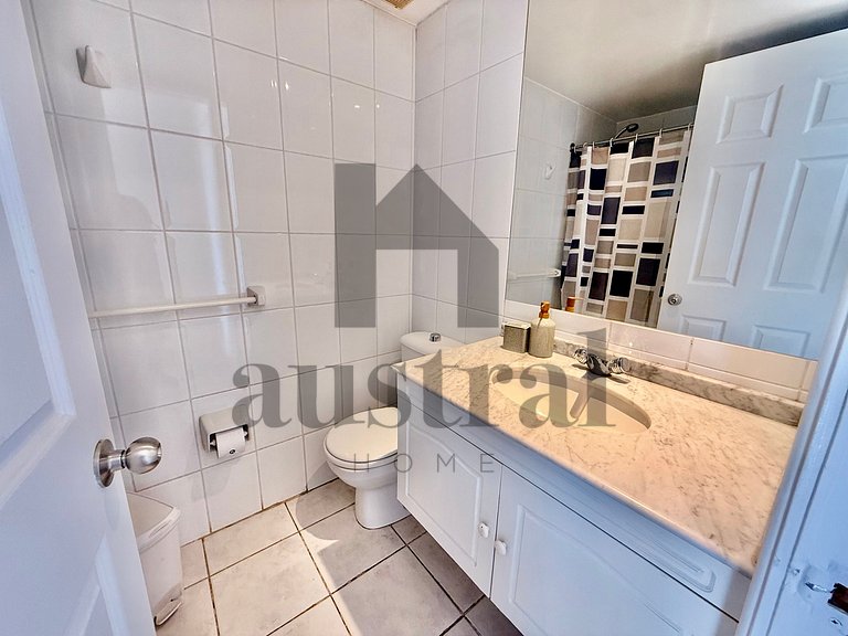 Wonderful with heated pool and outdoor jacuzzi