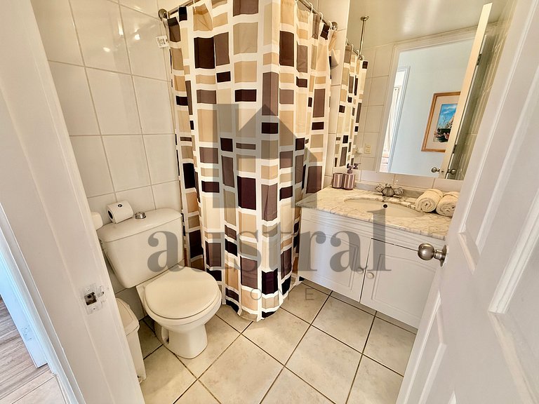 Wonderful with heated pool and outdoor jacuzzi