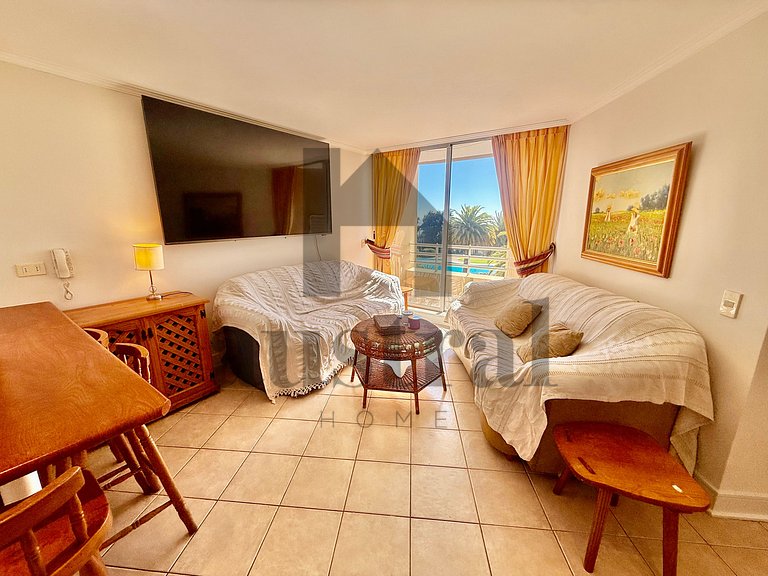 Wonderful with heated pool and outdoor jacuzzi