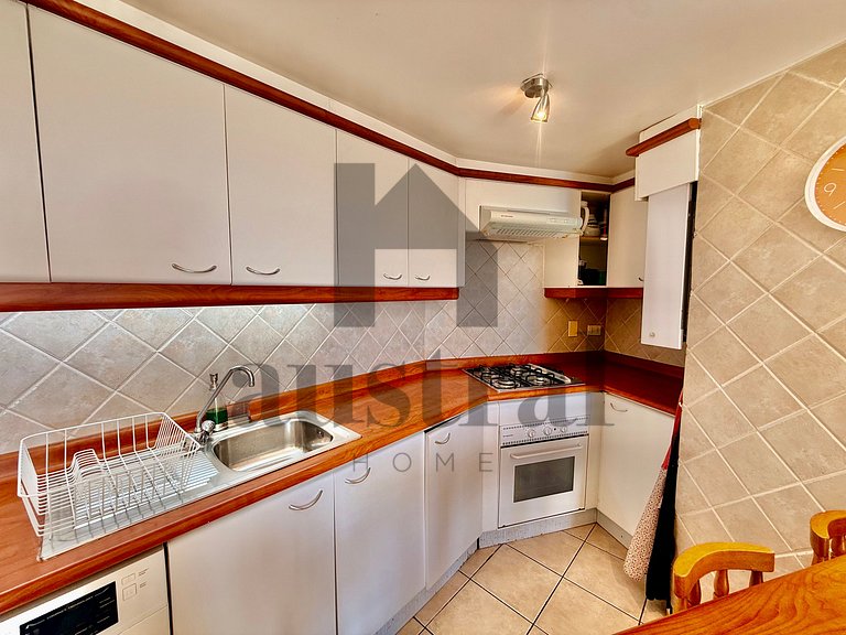 Wonderful with heated pool and outdoor jacuzzi